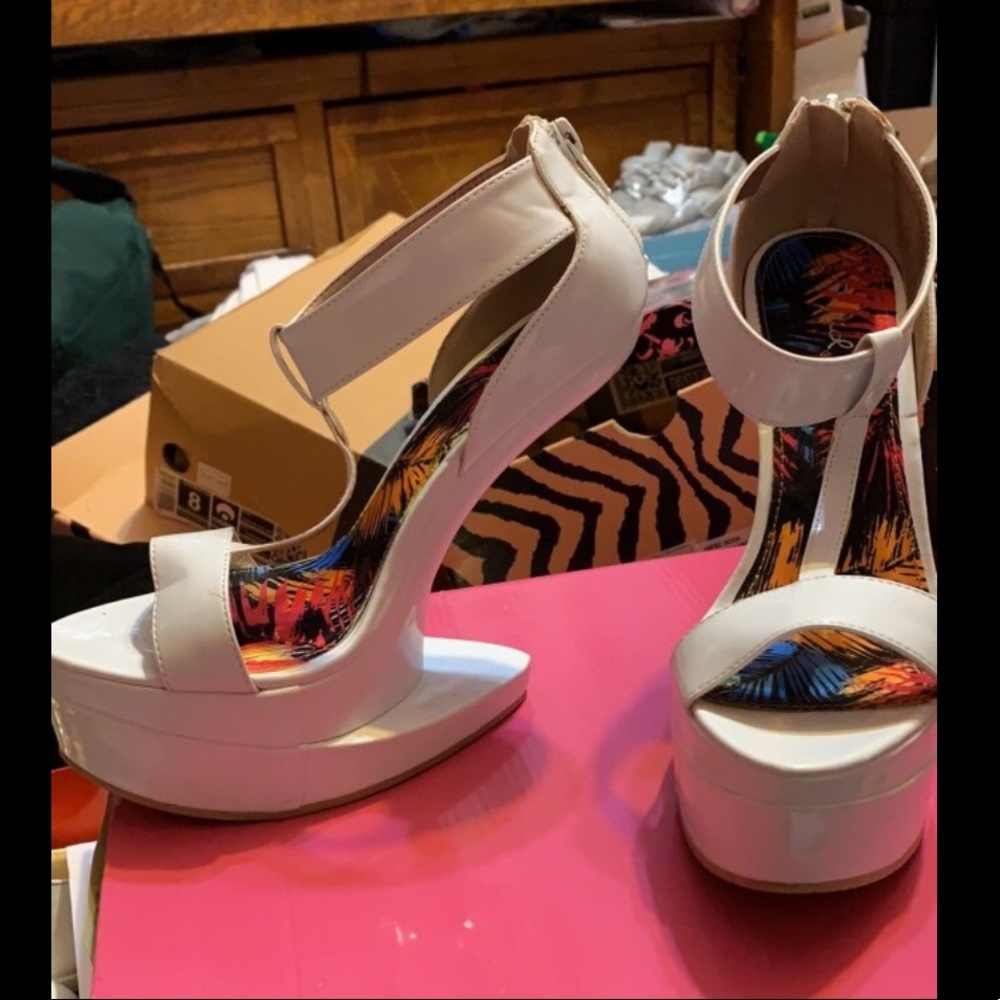 Heeless shoes